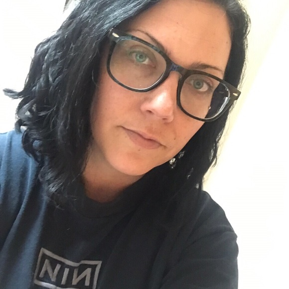 Meet your Posher! - Picture 3 of 5